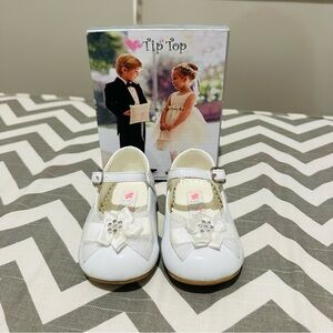 Tip Top Kids White Patent Leather Dress Shoes with Bow